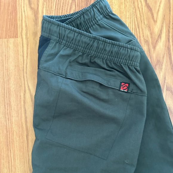 Adidas joggers, fashionable/ sporty wear - Picture 2 of 4